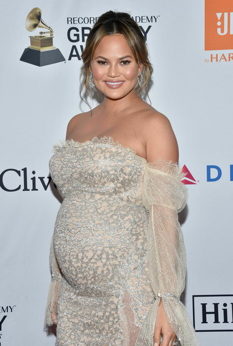 Chrissy Teigen star high quality pic