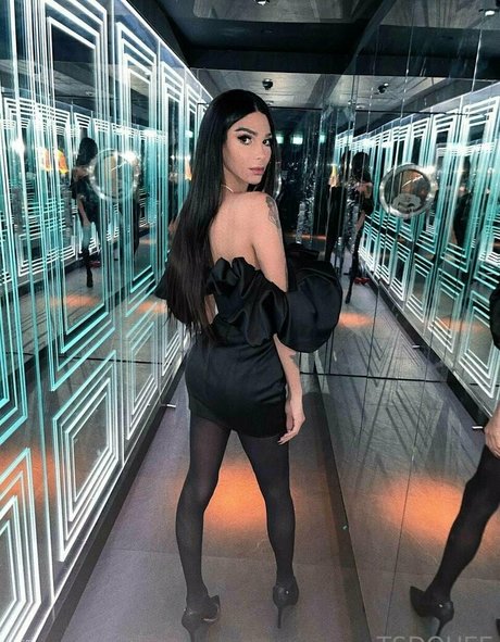 tsdouee ofc nude actress pic