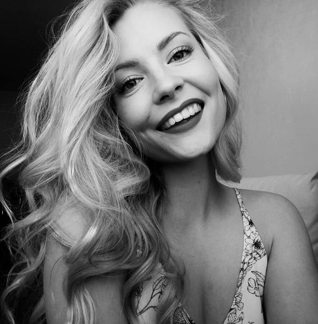 Laura Nieminen model art pictures