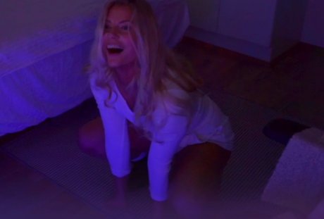 Laura Nieminen naked model img