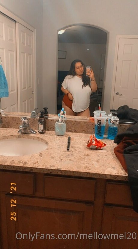 mellowmel20 nude model pictures