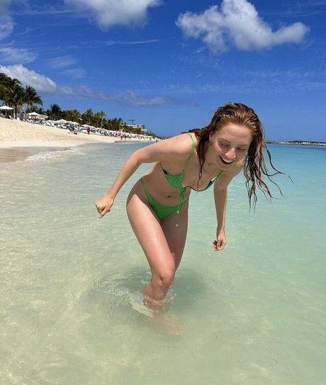 Luna Montana porn actress archive