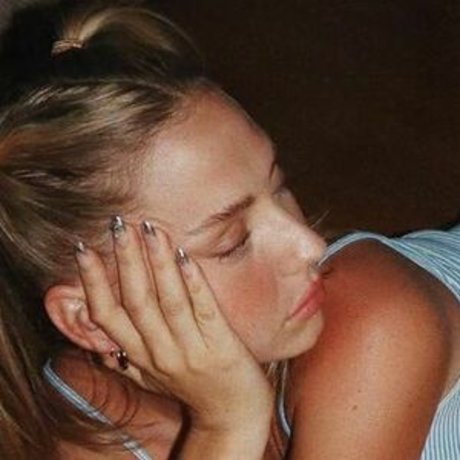 Luna Montana naked actress pic