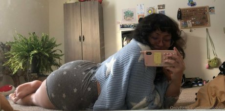 beantastic sexy actress photo