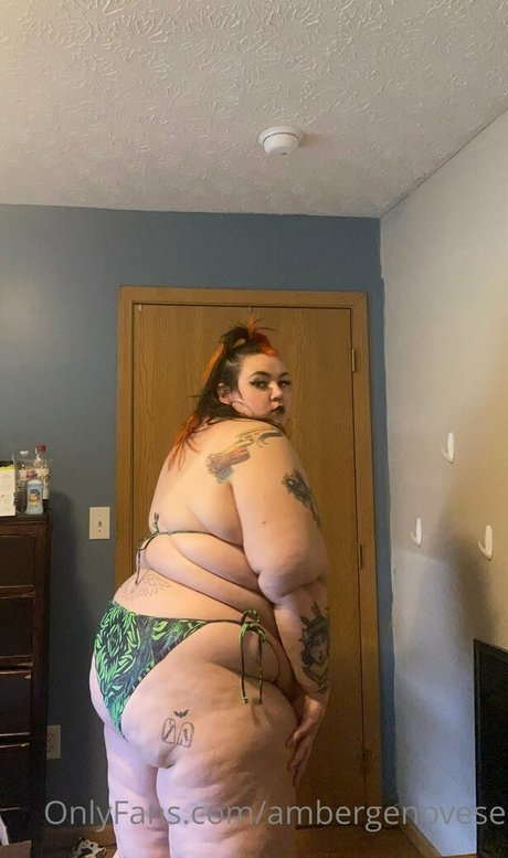 thick girls onlyfans erotic image