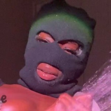 girl onlyfans pornographic images