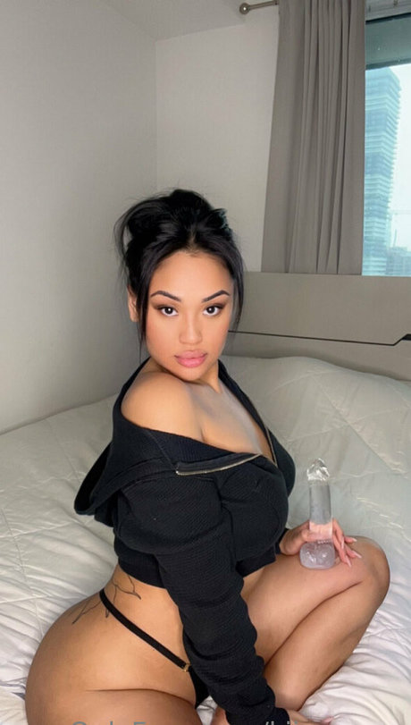 thick girls onlyfans adult pics