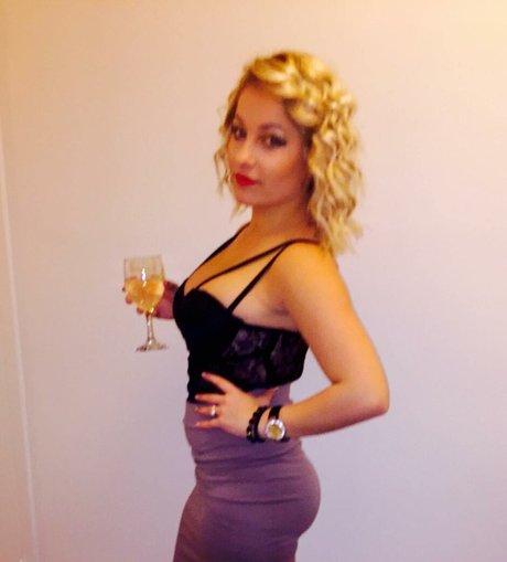 blonde shemale onlyfans porno photos