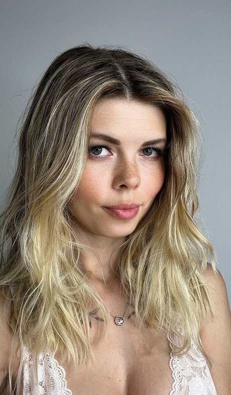 Charming__kitty erotic pornstar photo