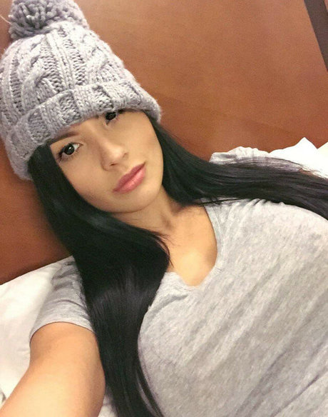 Karen Vi pretty actress photo