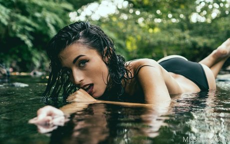 ohheymissfaye star sexy picture