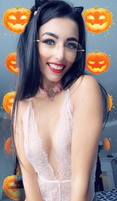 ohheymissfaye model erotic photos