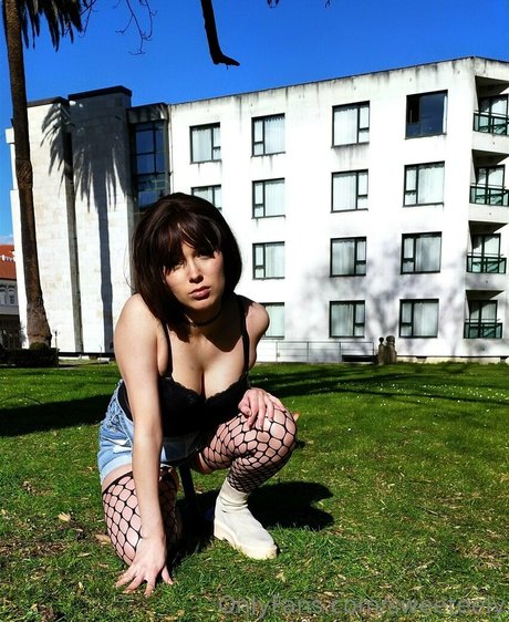 sweeteely sex actress gallery