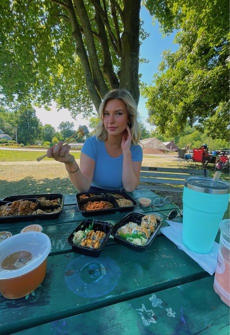 Lex Beccs model pretty photos