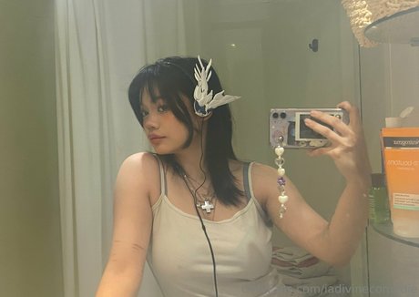 iadivinecomedie pornstar pretty pics