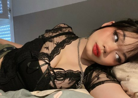 iadivinecomedie hot model image