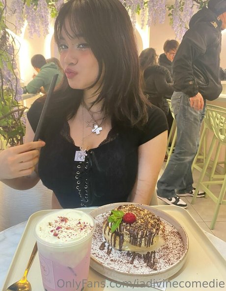 iadivinecomedie pornstar naked archive