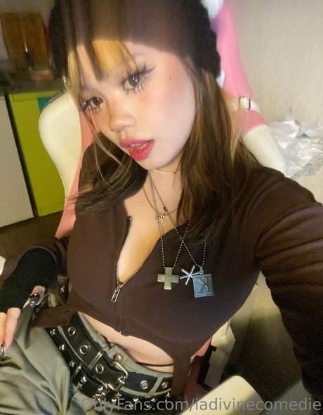 iadivinecomedie star beautiful photo