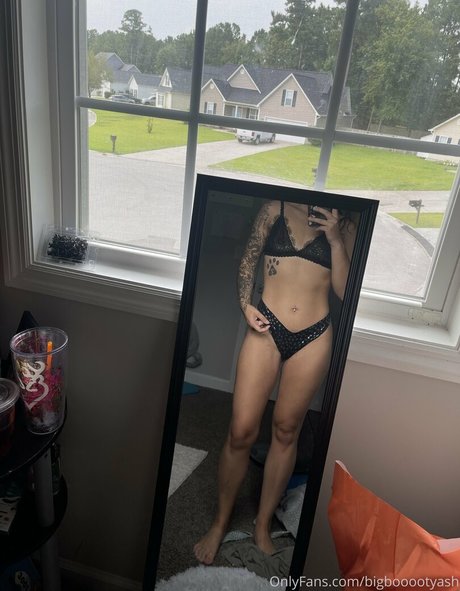 bigbooootyash naked actress galleries