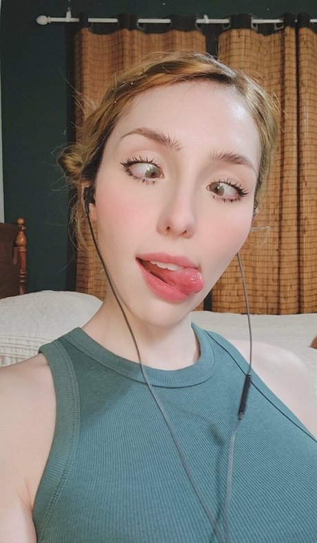 female popular onlyfans adult pics