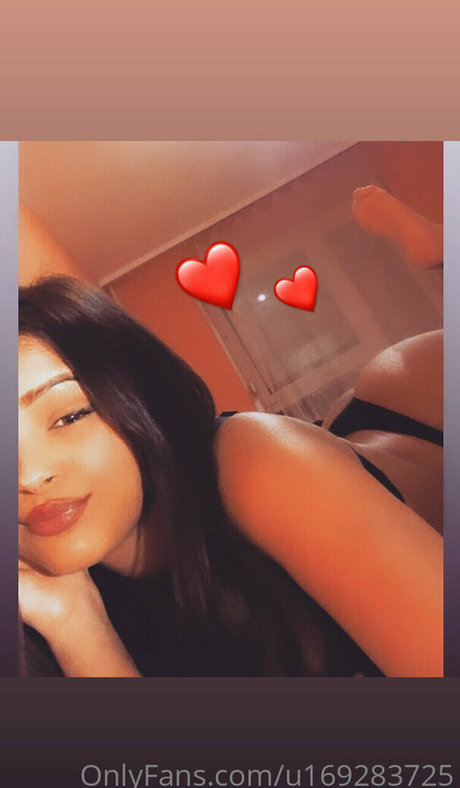 Berki Loretta erotic model gallery