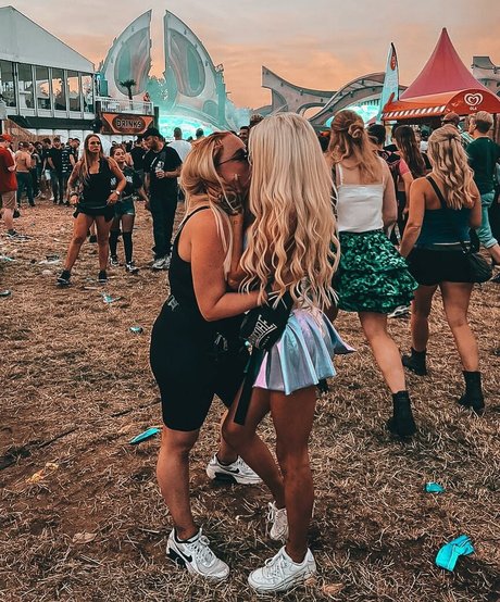 Sarah Neuhaus pretty pornstar gallery