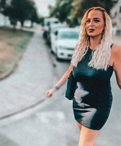 Sarah Neuhaus naked pornstar galleries