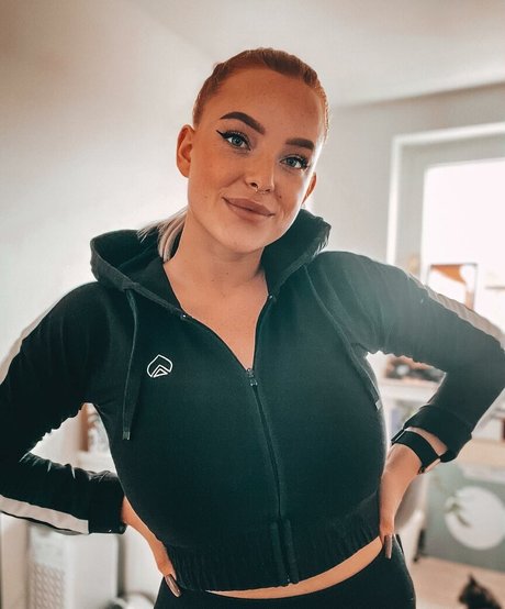 Sarah Neuhaus star xxx picture