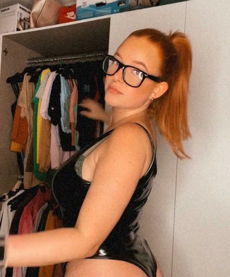 Sarah Neuhaus Profile