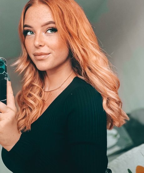 Sarah Neuhaus pornographic star image