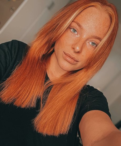 Sarah Neuhaus star pretty pic