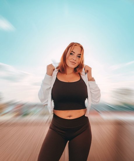 Sarah Neuhaus star perfect pic