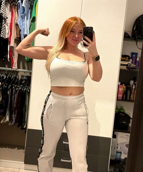 Sarah Neuhaus sex star pics