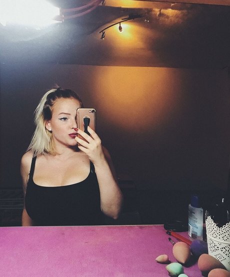 Sarah Neuhaus model naked gallery