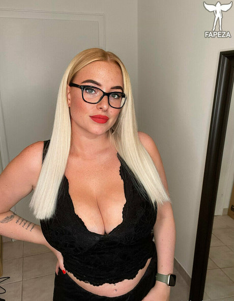 Sarah Neuhaus xxx pornstar photos