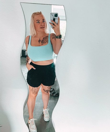 Sarah Neuhaus nudes model galleries