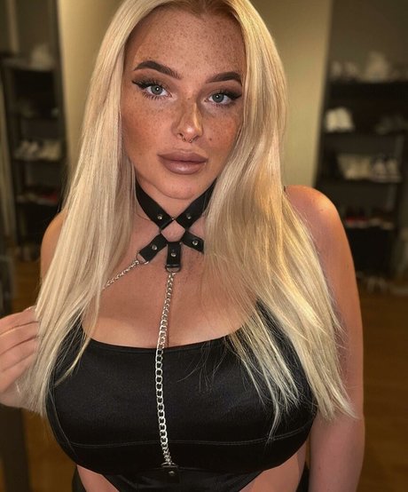 Sarah Neuhaus xxx pornstar pic