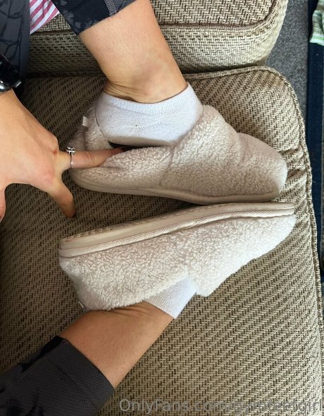 tiny asian onlyfans free naked pic