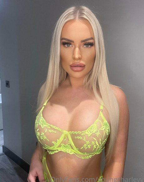 hairy legs onlyfans sexy naked pic