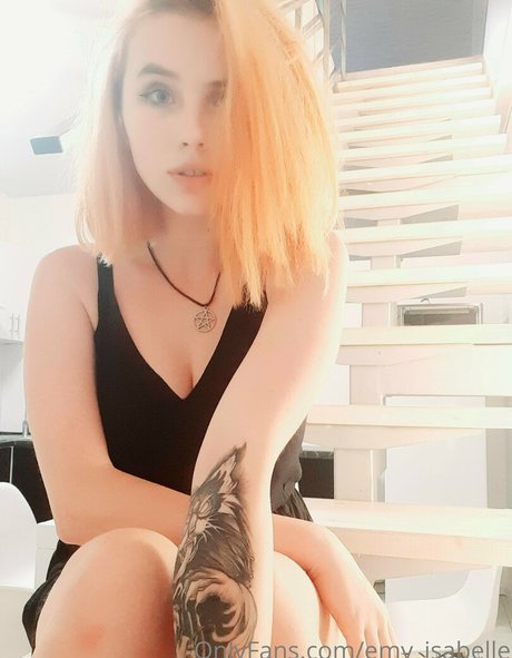 emy isabelle hot actress picture