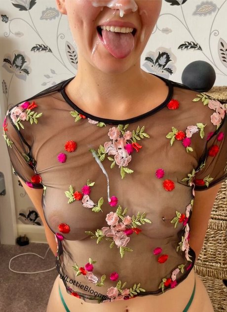 Lottie Blooms pornographic model photo