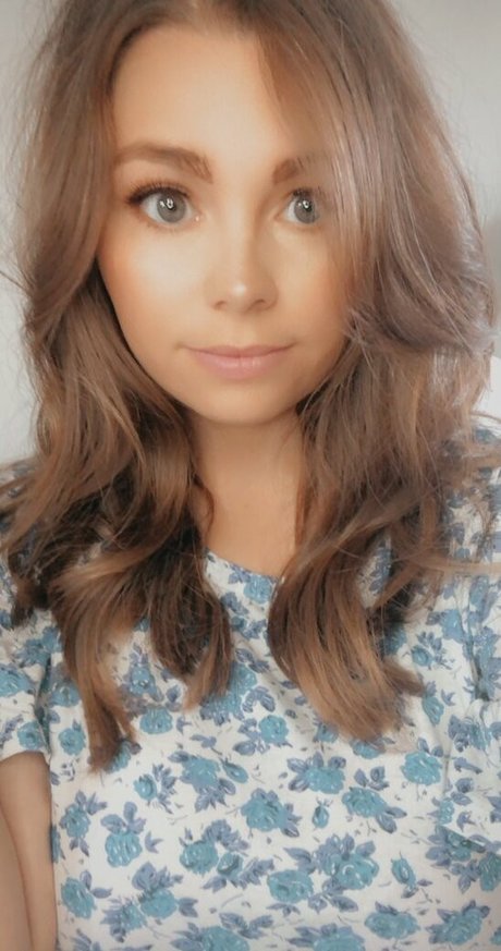 Admiremeamy pretty pornstar image