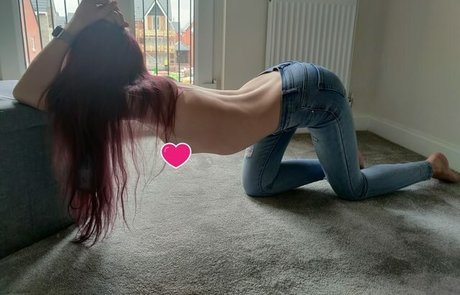 AnnMillie naked model photo