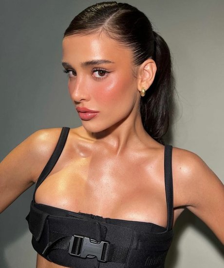 Livia Nunes Marques pornstar art photos