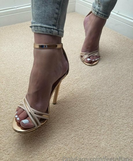 feetnflaps sex actress gallery