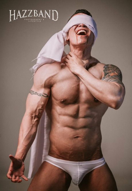hazzbandexclusive model nude picture
