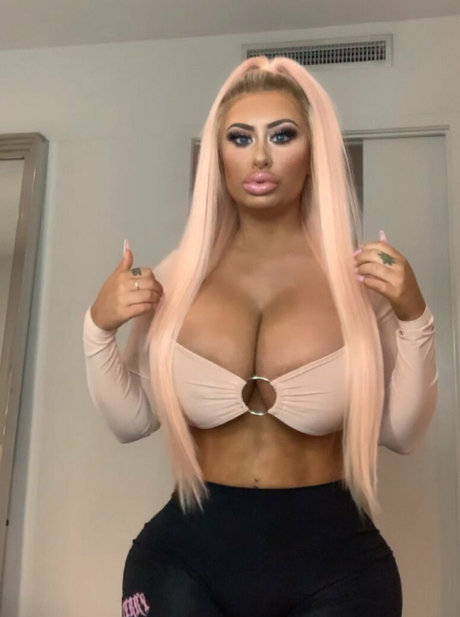 mssnewbooty naked pornstar pics