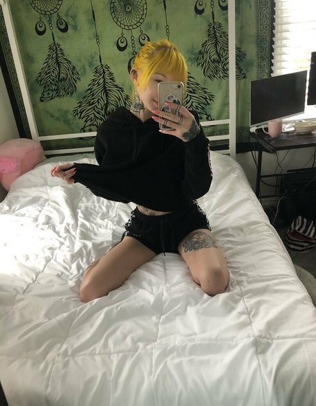 sadlittlesun free pornstar img