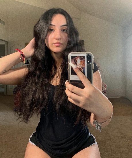 Anneiise erotic actress pic