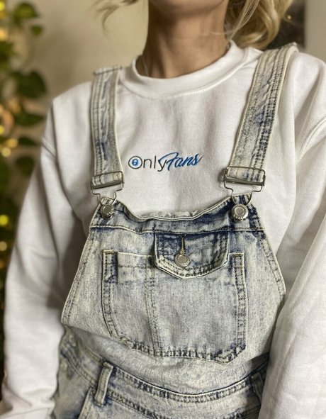 lillieinlace art model picture